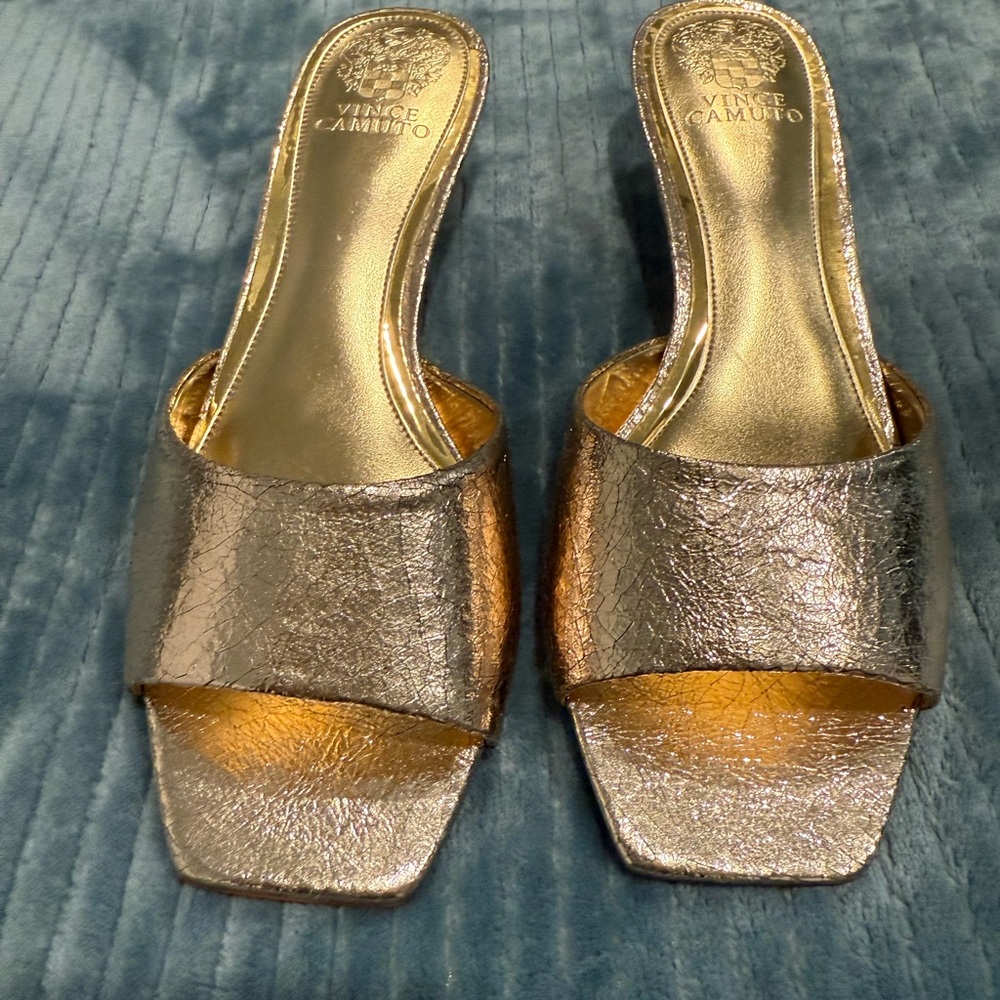 New Vince Camuto Metallic Gold Kitten Heals